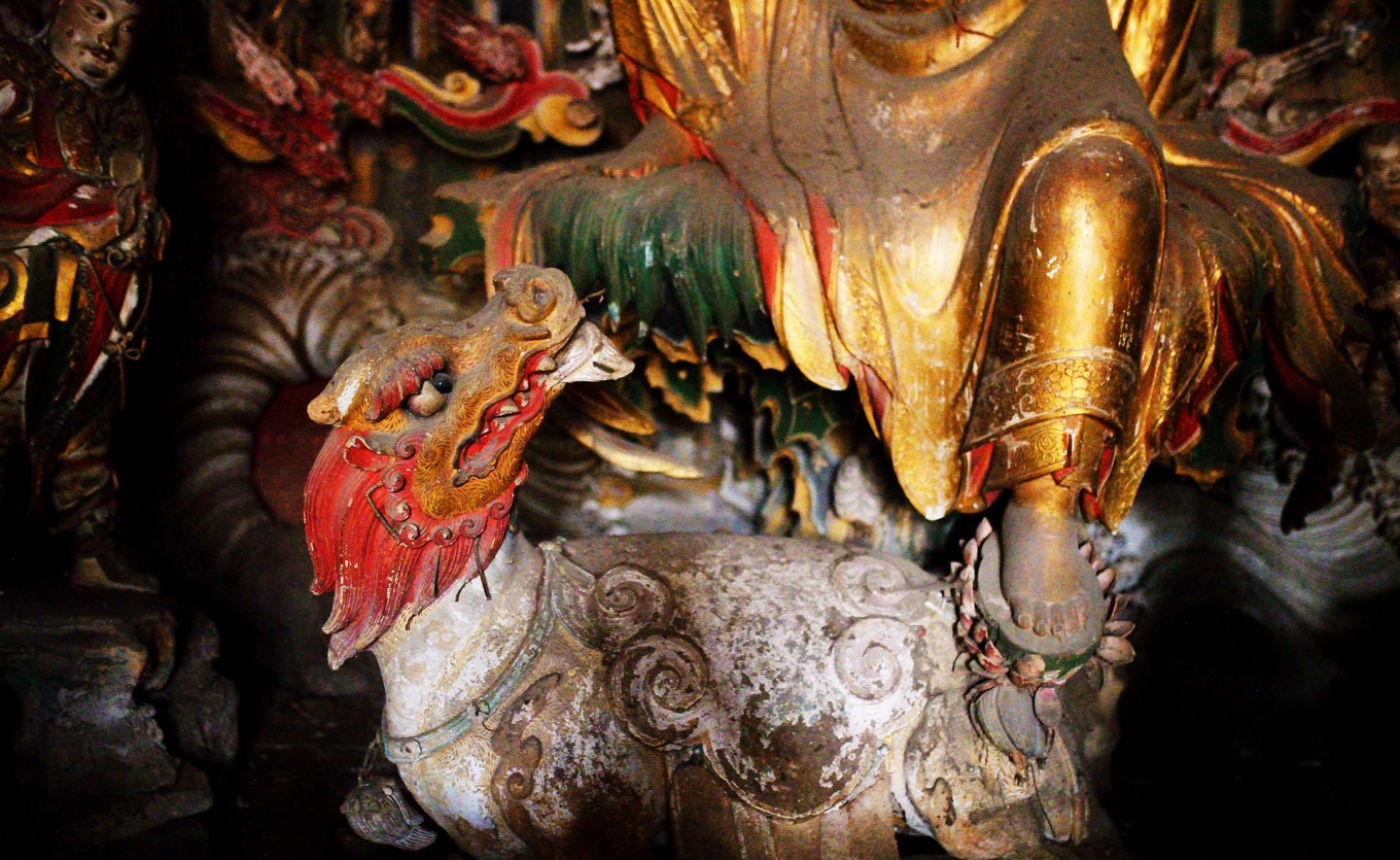 Guanyin's mount Hou Tian Hou