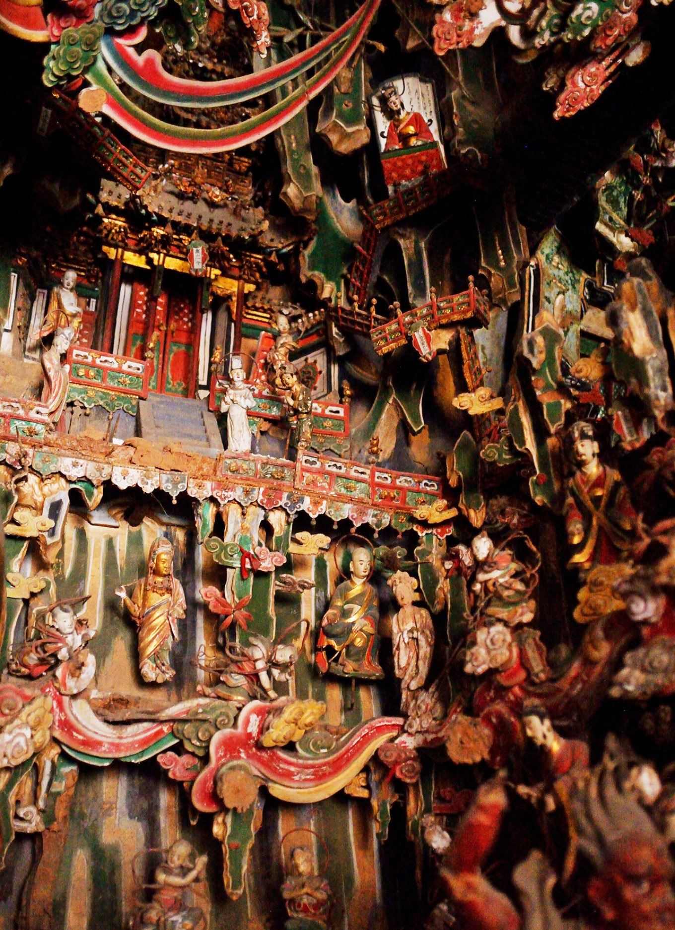 Hanging sculpture of Guanyin's compassionate deeds