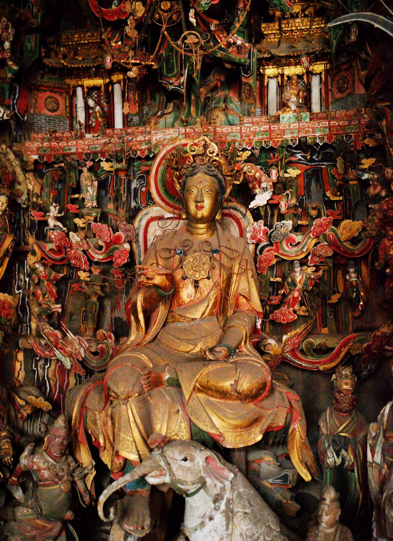 Samantabhadra Bodhisattva statue in north side hall