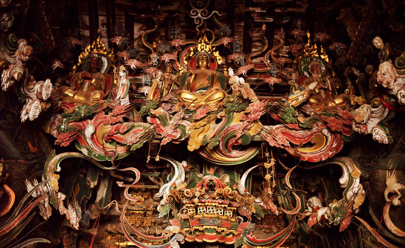 Three groups of hanging sculptures: Confucius, Shakyamuni, and Laozi