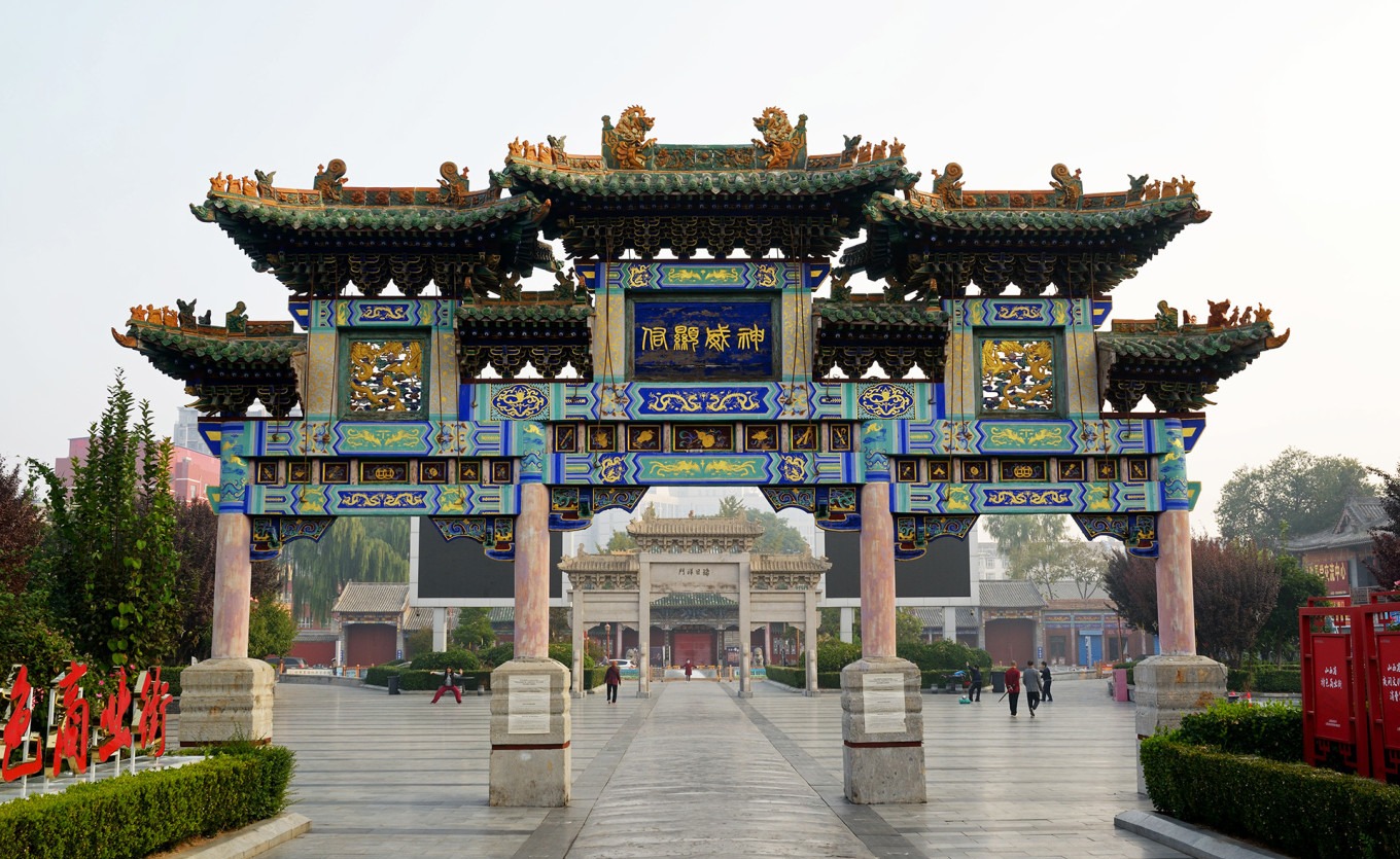 Wood archway at Lu'an Prefecture City God Temple