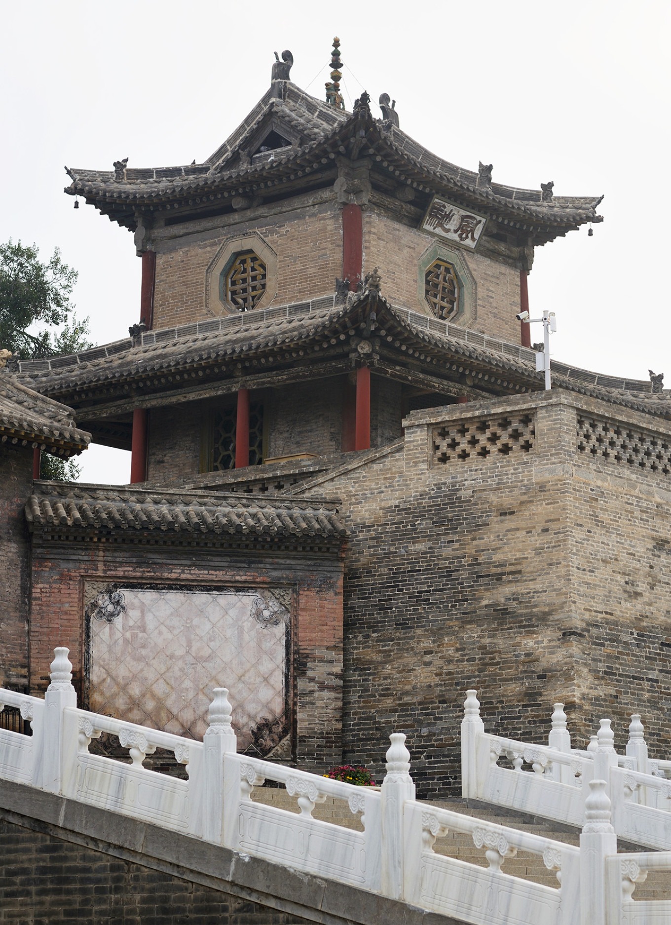 The 'Cloud Move' plaque on the drum tower of Shangdang Gate