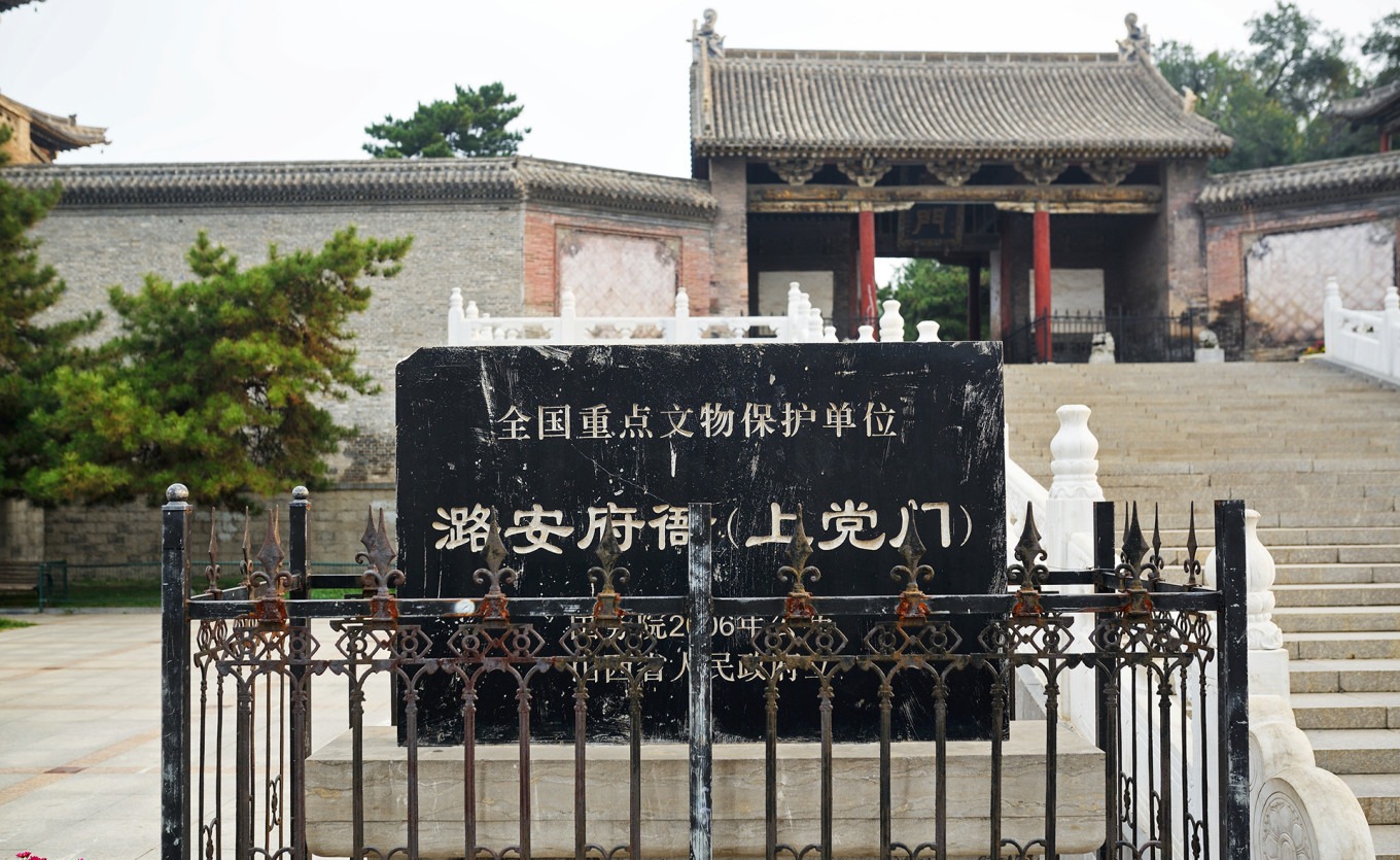 Close-up of Shangdang Gate's wooden structure and roof details