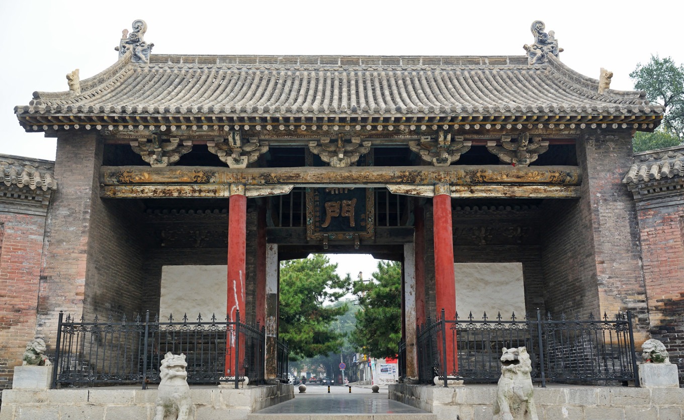 Bell tower and drum tower flanking Shangdang Gate, with 'Wind Speed' and 'Cloud Move' plaques visible
