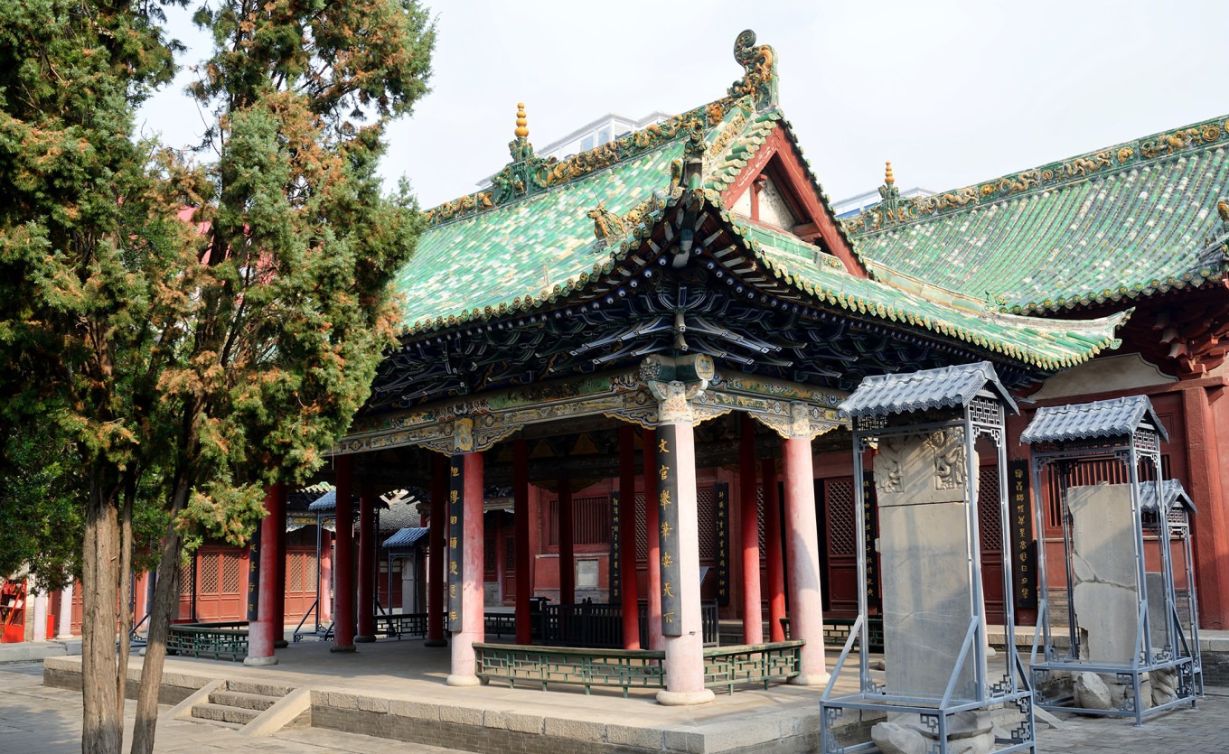 Offering pavilion and central main hall at Lu'an Prefecture City God Temple