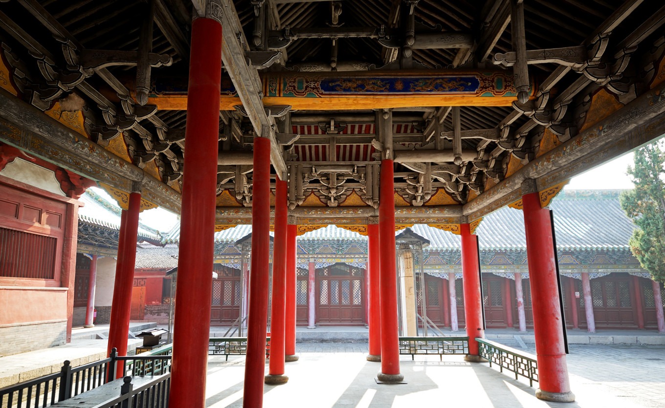 Central main hall interior showing Yuan dynasty beam structure