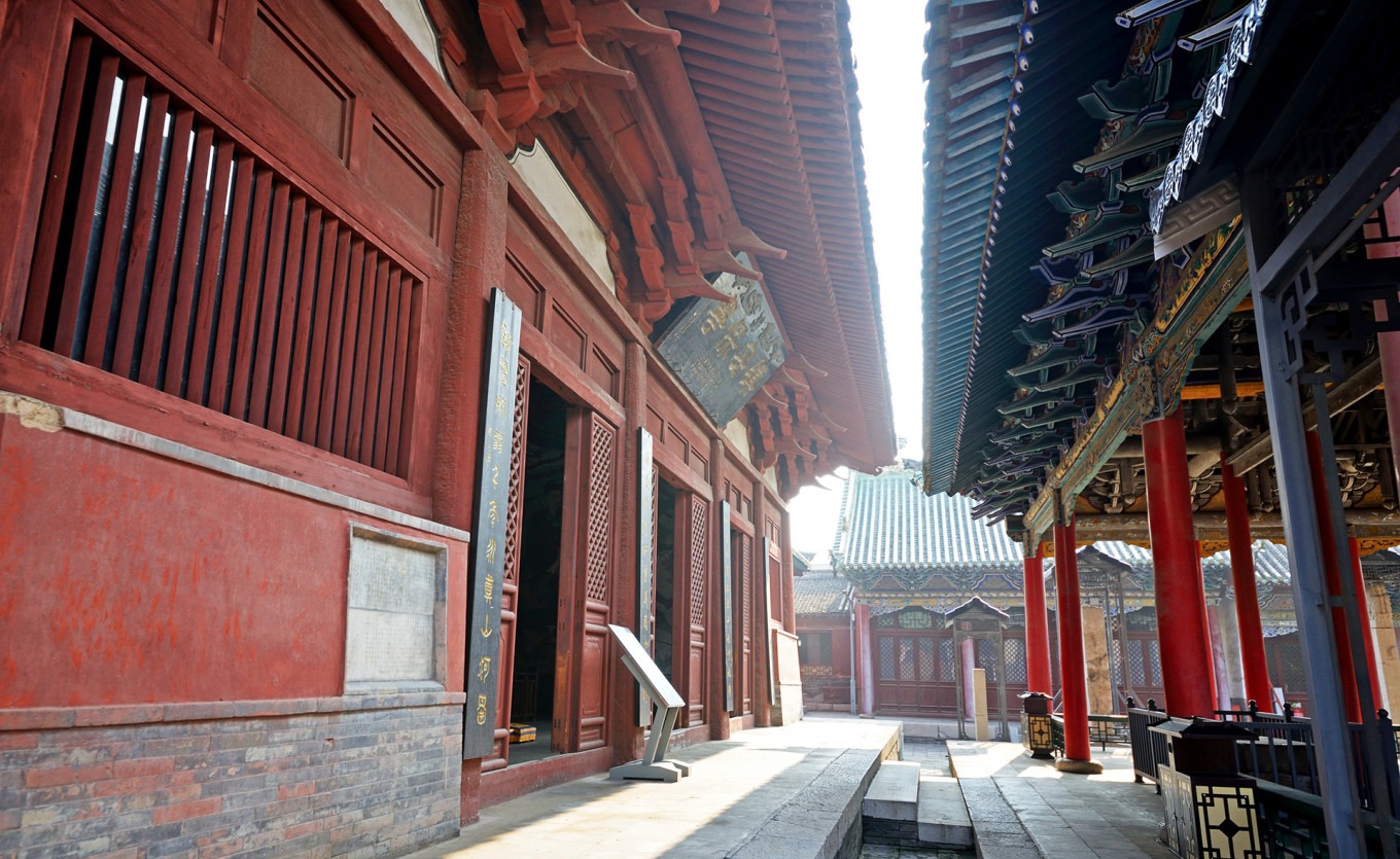 Close-up of natural curved beams in the central main hall