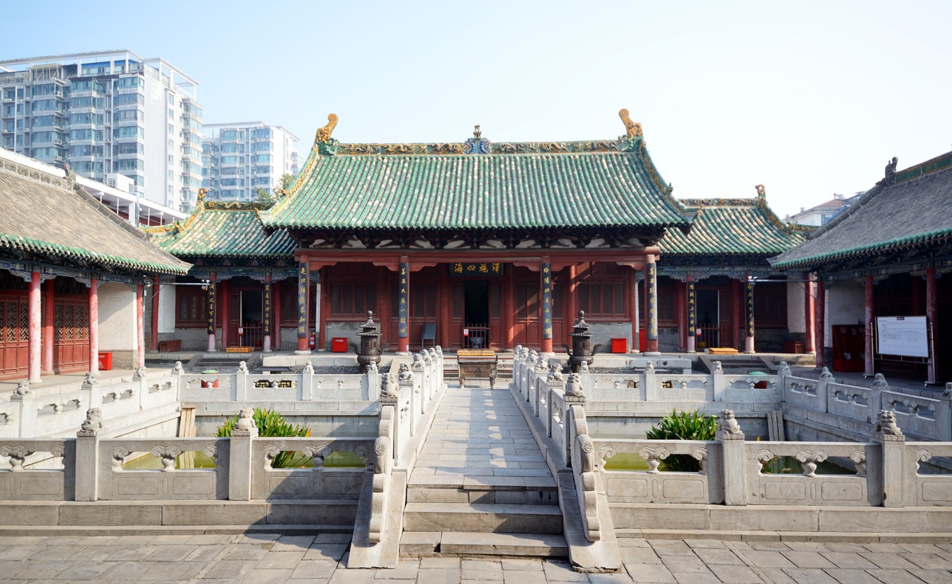 Rectangular pond in the third courtyard