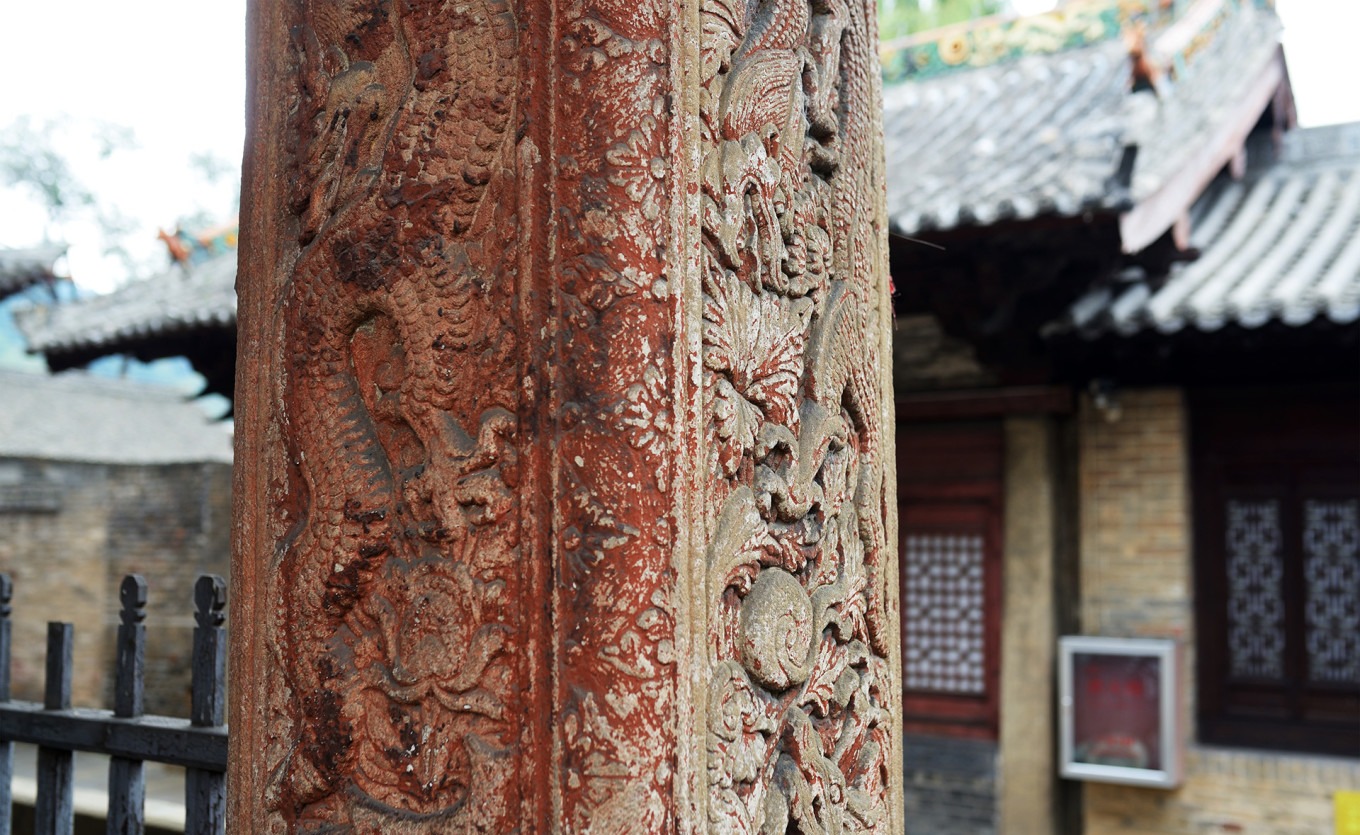 Another carved column detail on the offering pavilion