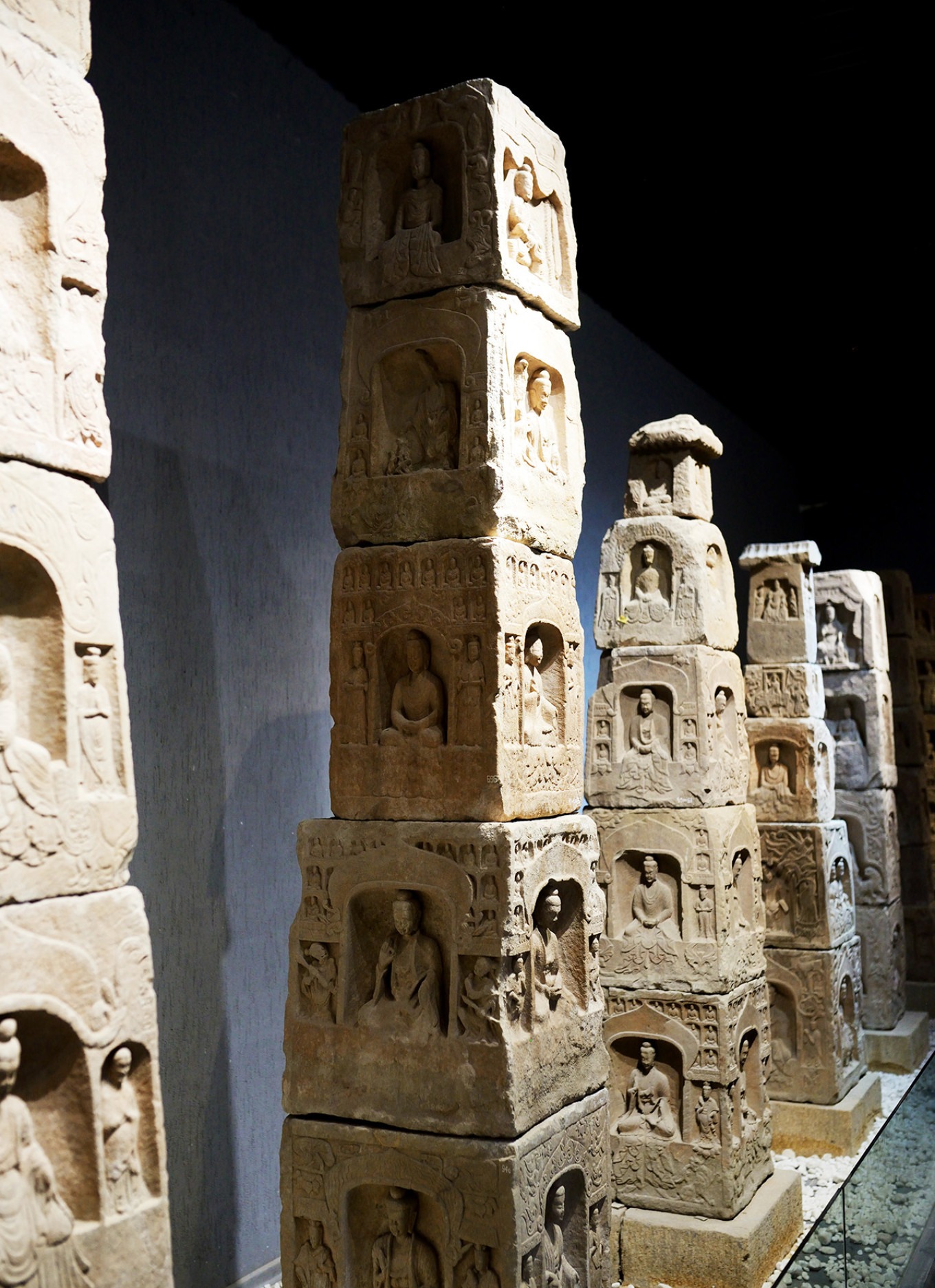 Pointed-arch niche with a Buddha and flanking bodhisattvas