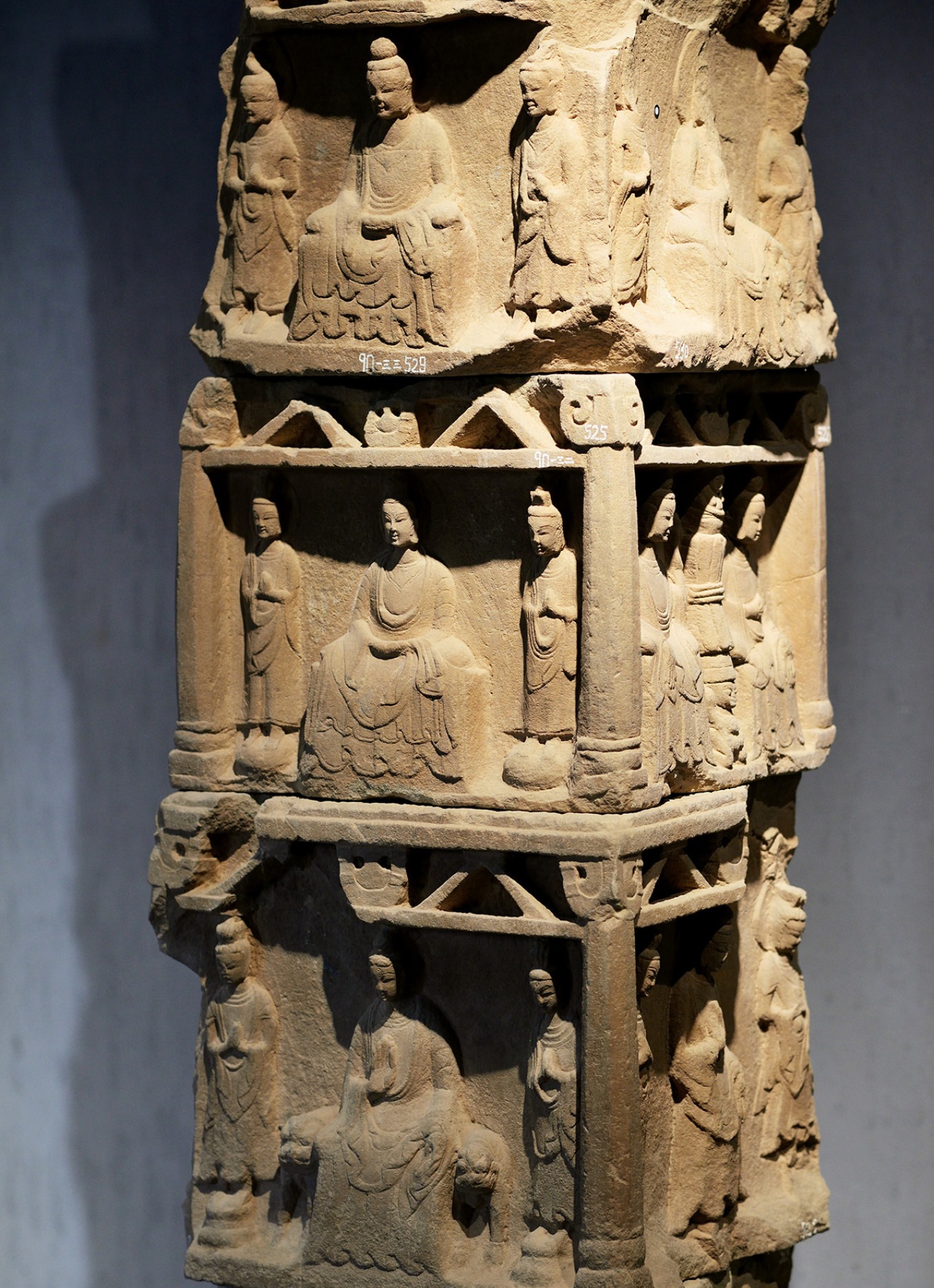 Northern Wei Buddha with slender face and high nose