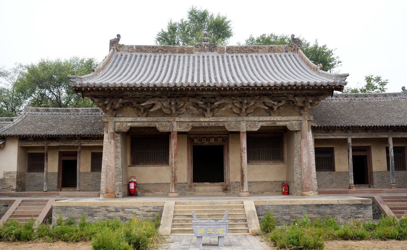 Detail of column-top dougong with lotus-shaped base and diagonal arms