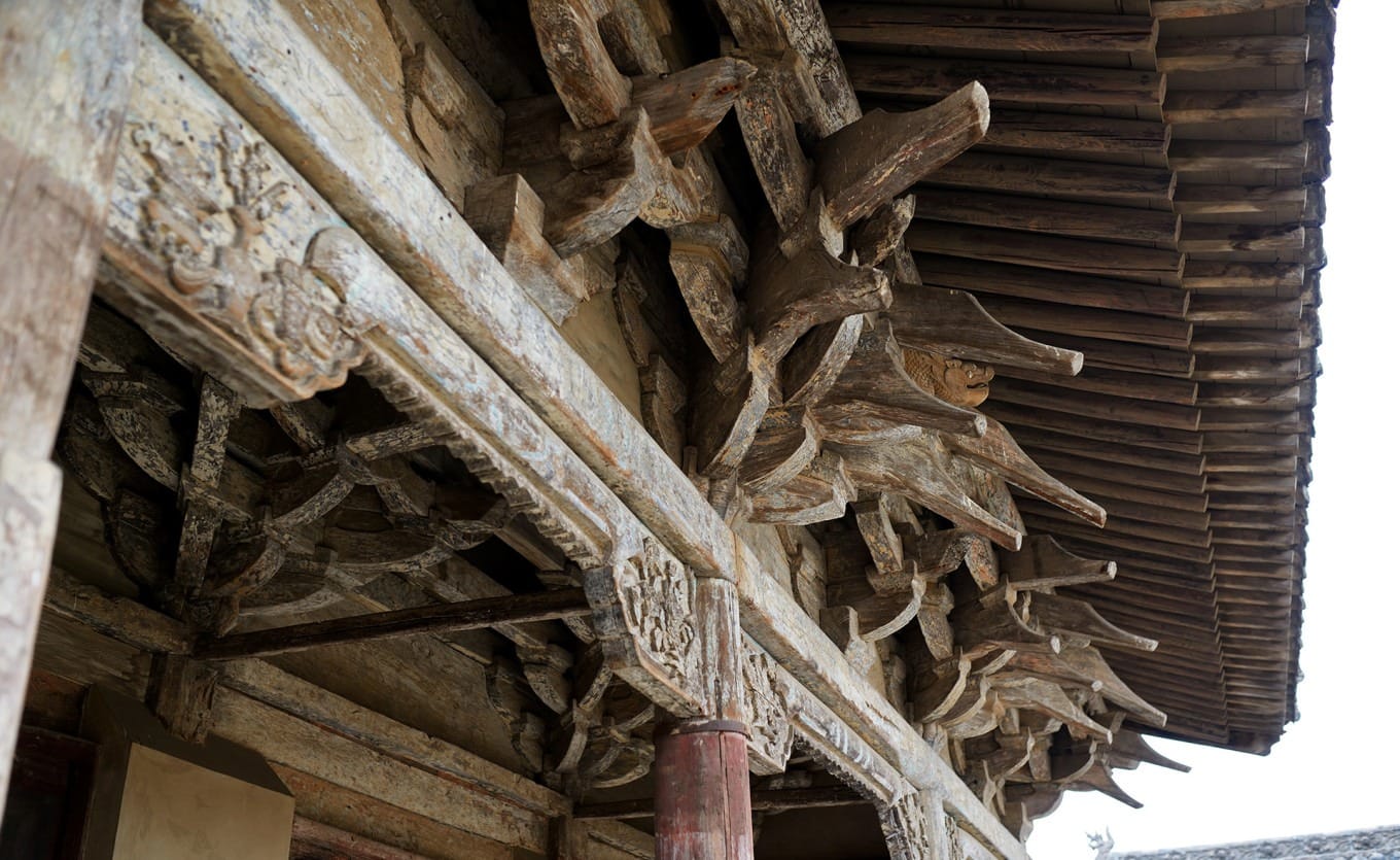 Yuan dynasty mural on the east wall showing two figures