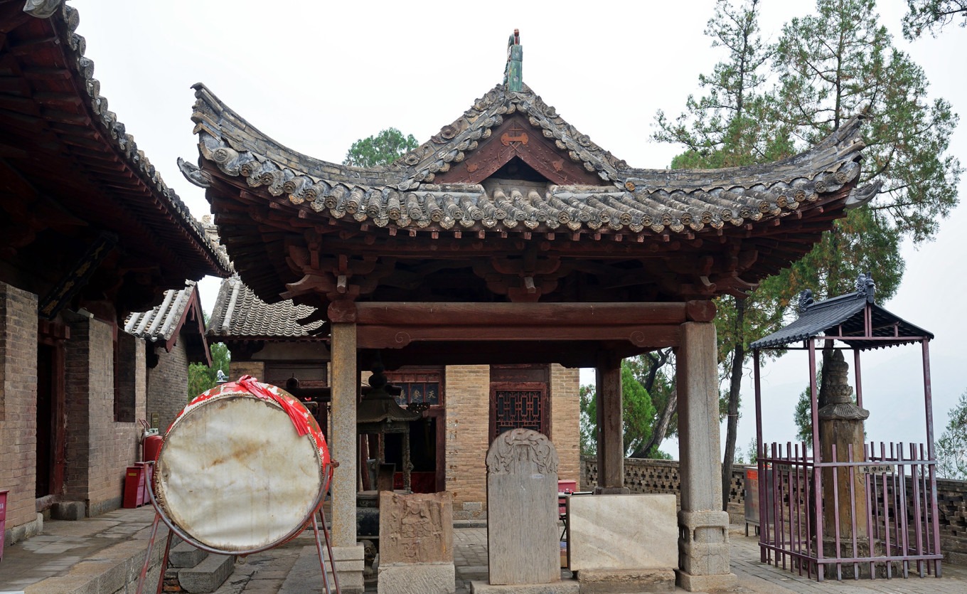Incense pavilion and stone steles