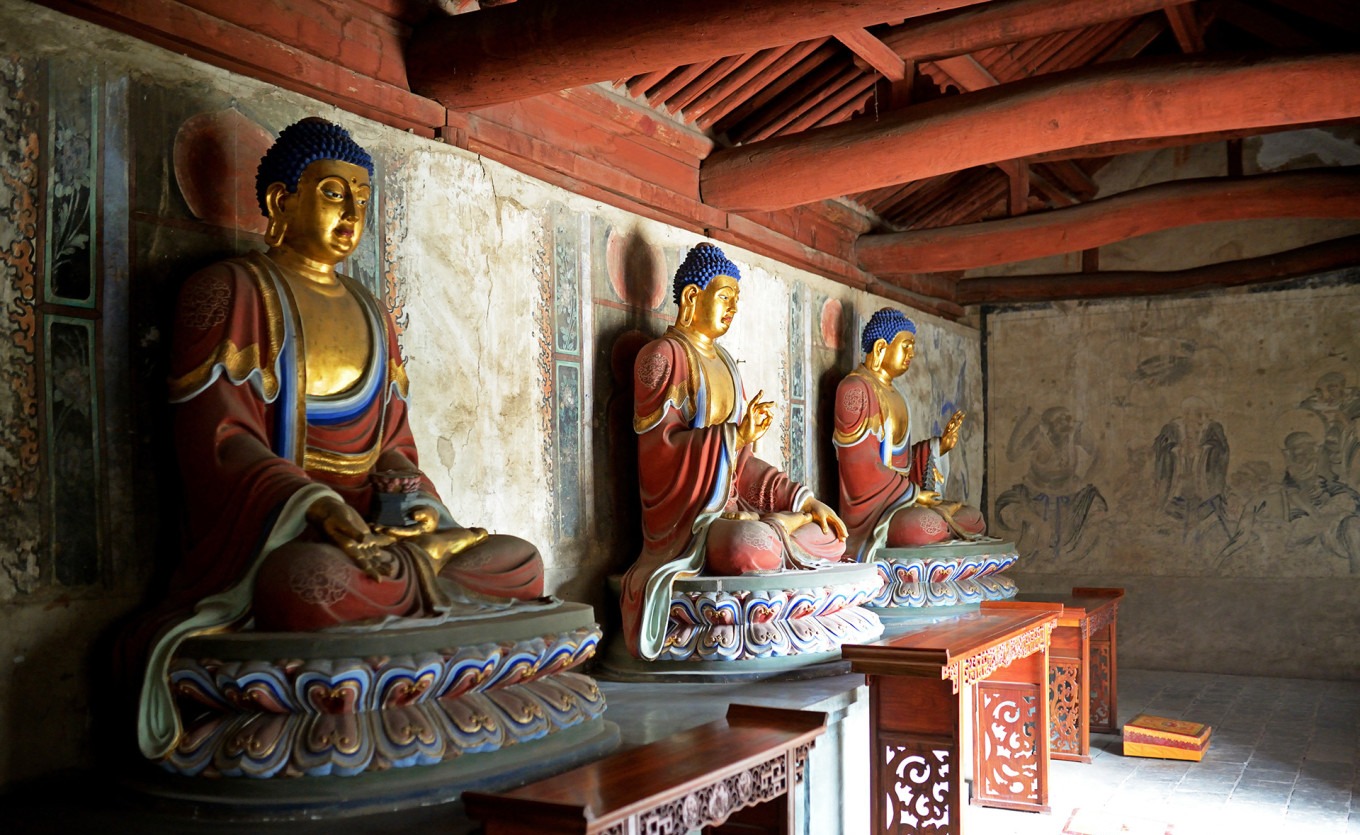 Qing dynasty arhat mural detail