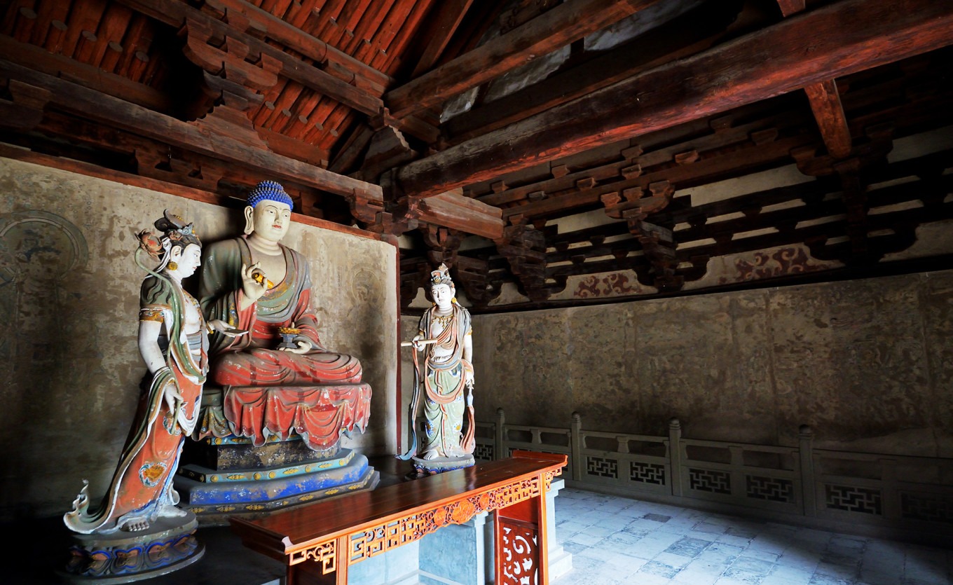 Mituo Hall interior murals east wall