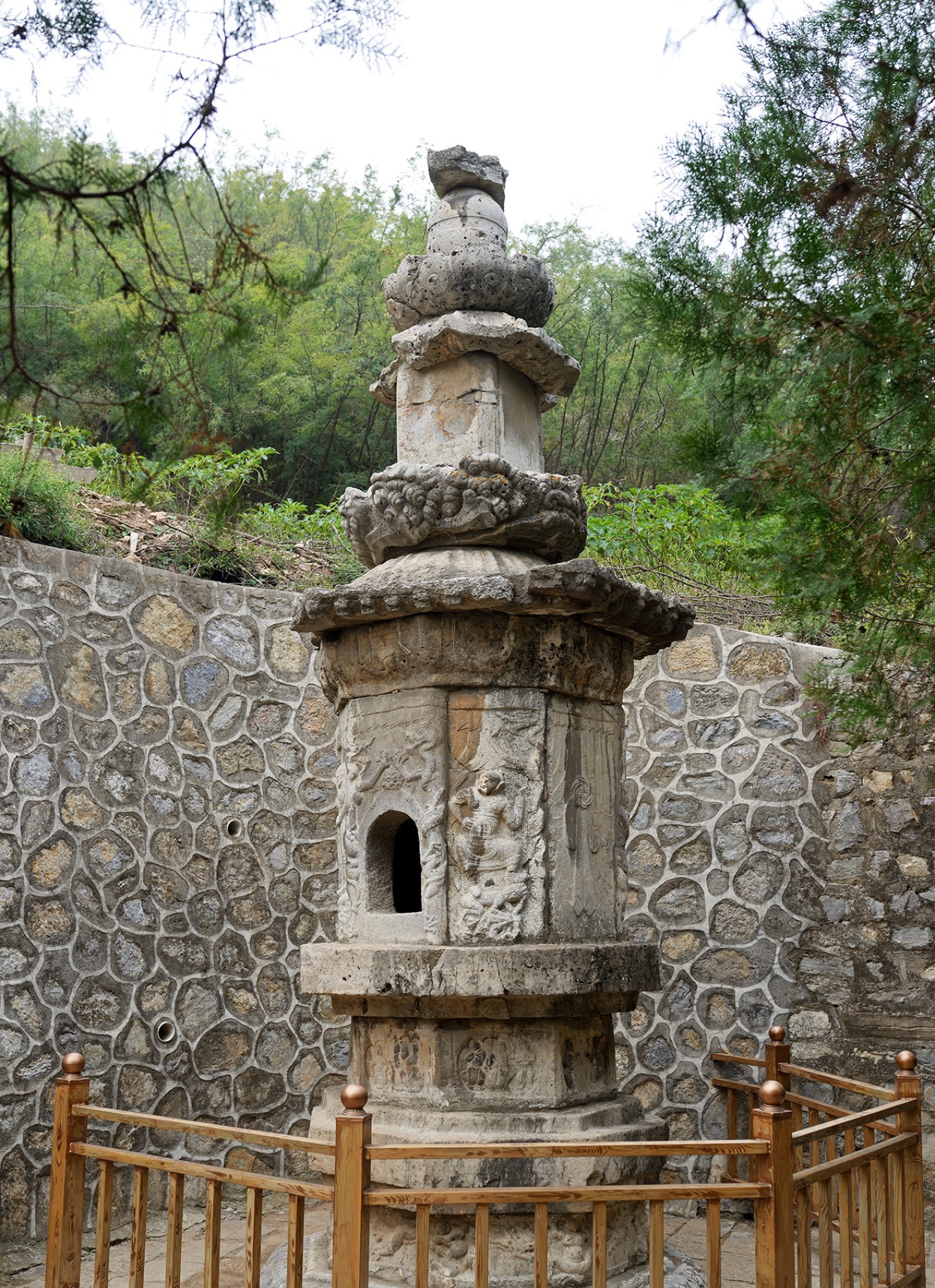 Seven Jewel Pagoda exterior