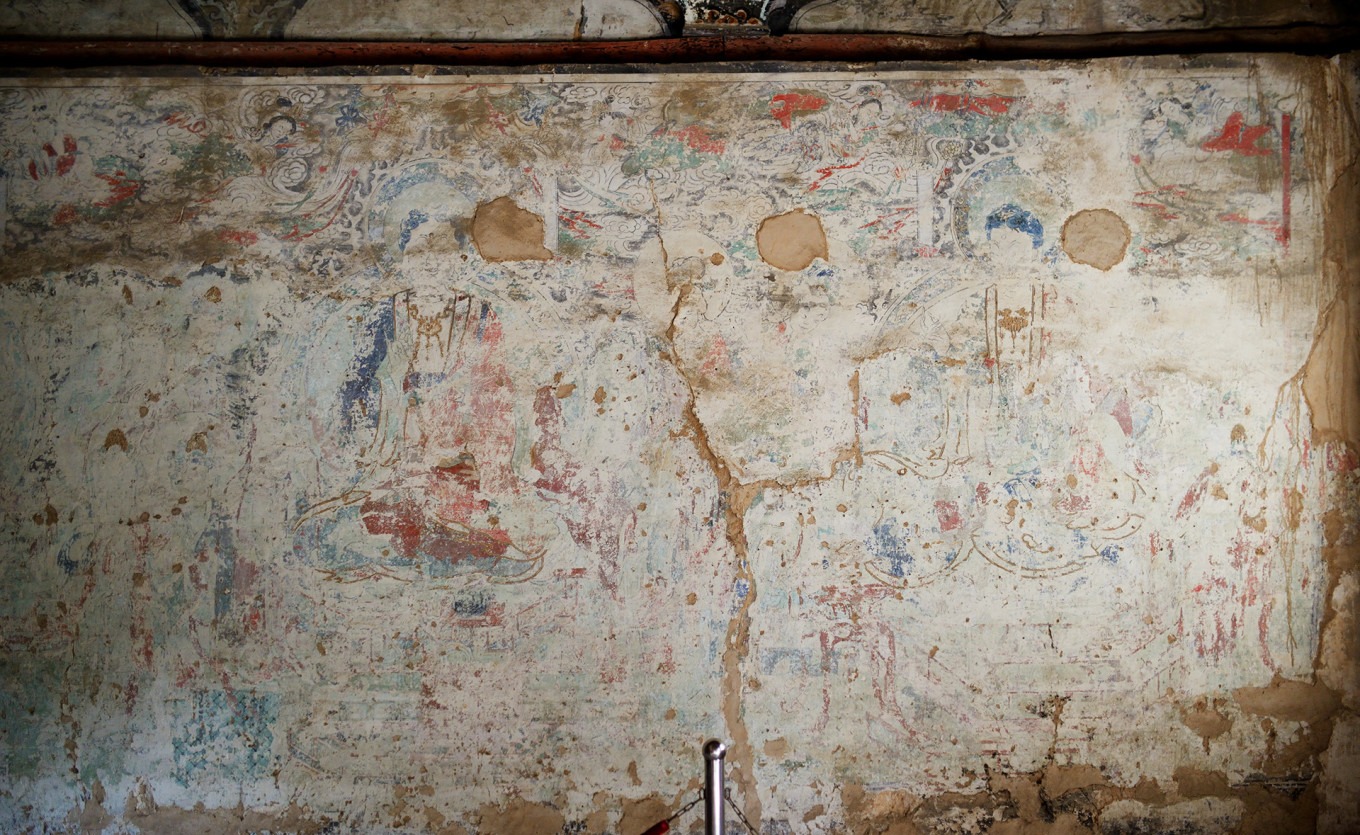 Faded but still visible Ming mural fragments