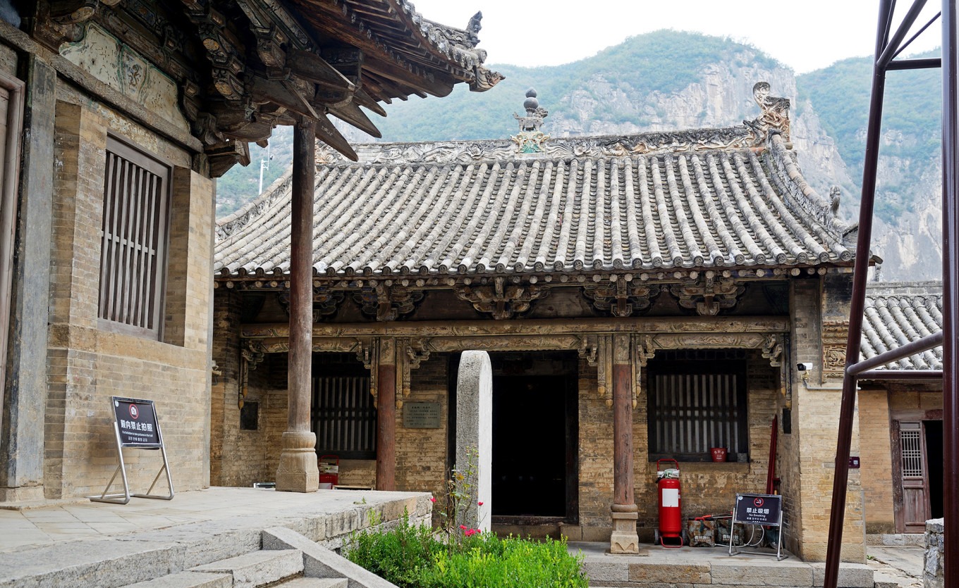 Ming dynasty Eastern Side Hall with brick walls