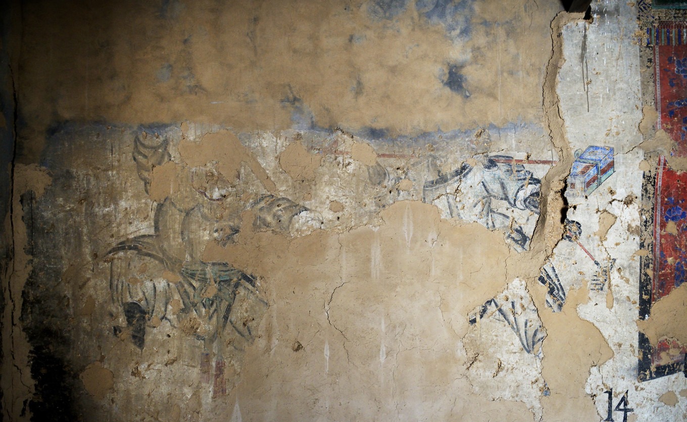 Another section of the Qing murals with intricate brushwork