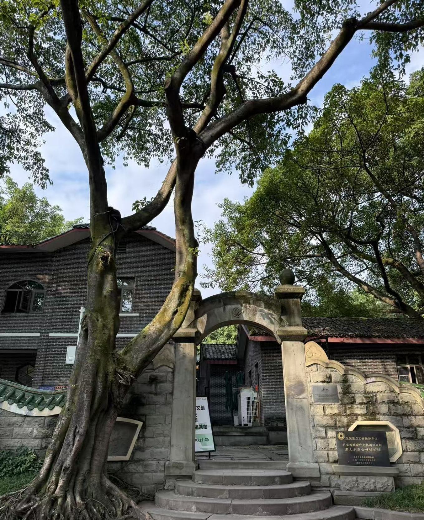 A traditional Chinese pavilion in Eling Park with views of the Yangtze and Jialing rivers