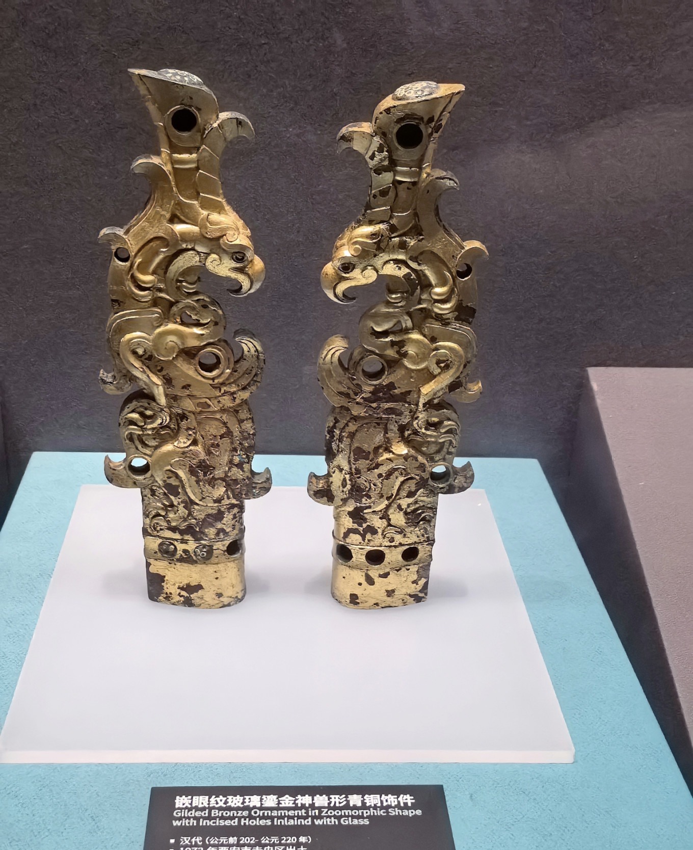 Bronze ding with cloud and thunder pattern