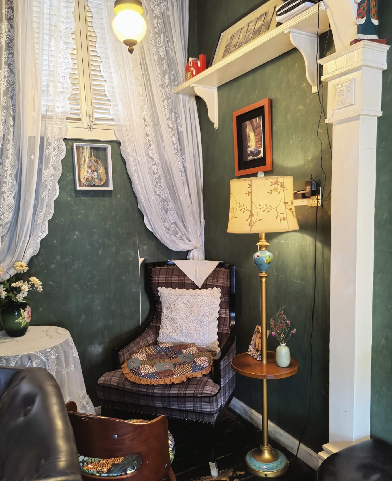 A mix of decorative elements in a Defu Lane shop