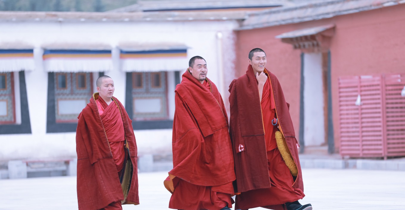 Pilgrims arriving from afar walking toward the main temple