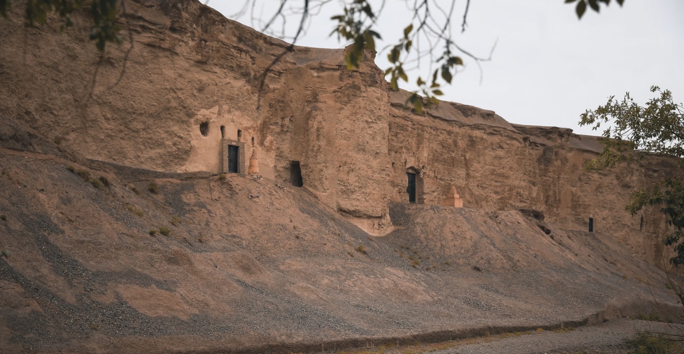 Closed west cliff caves at Yulin Grottoes
