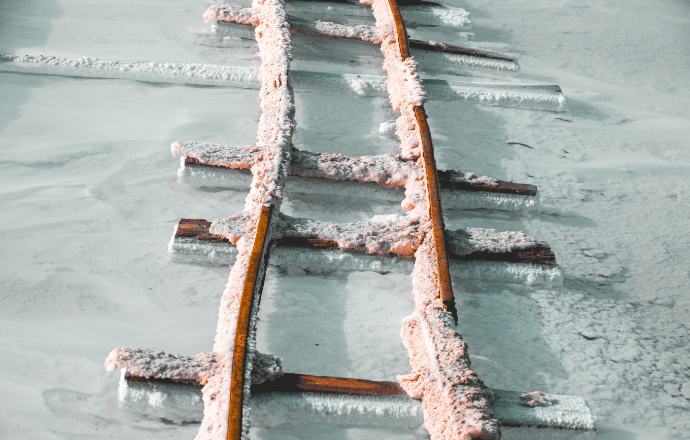 Salt particles on the railway track