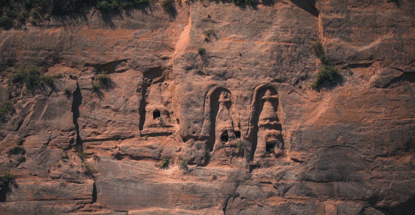 Destroyed statue remnants in Thirty-three Heavens