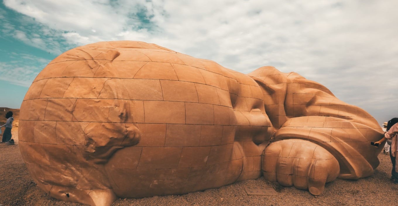 Close-up of the baby sculpture's hand