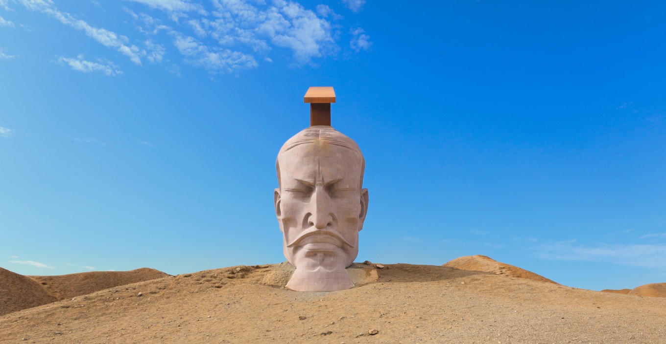 Hanwu Xiongfeng sculpture standing in the Gobi desert