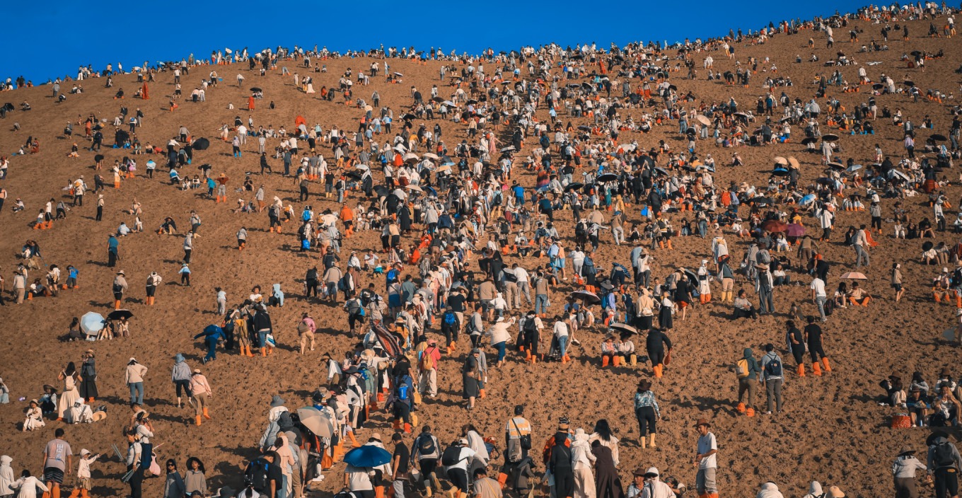 Panoramic view of the sand dunes at Mingsha Mountain