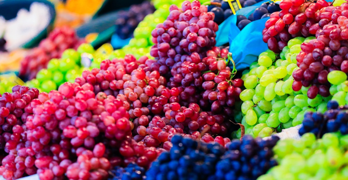 Neatly arranged grapes in Uyghur style