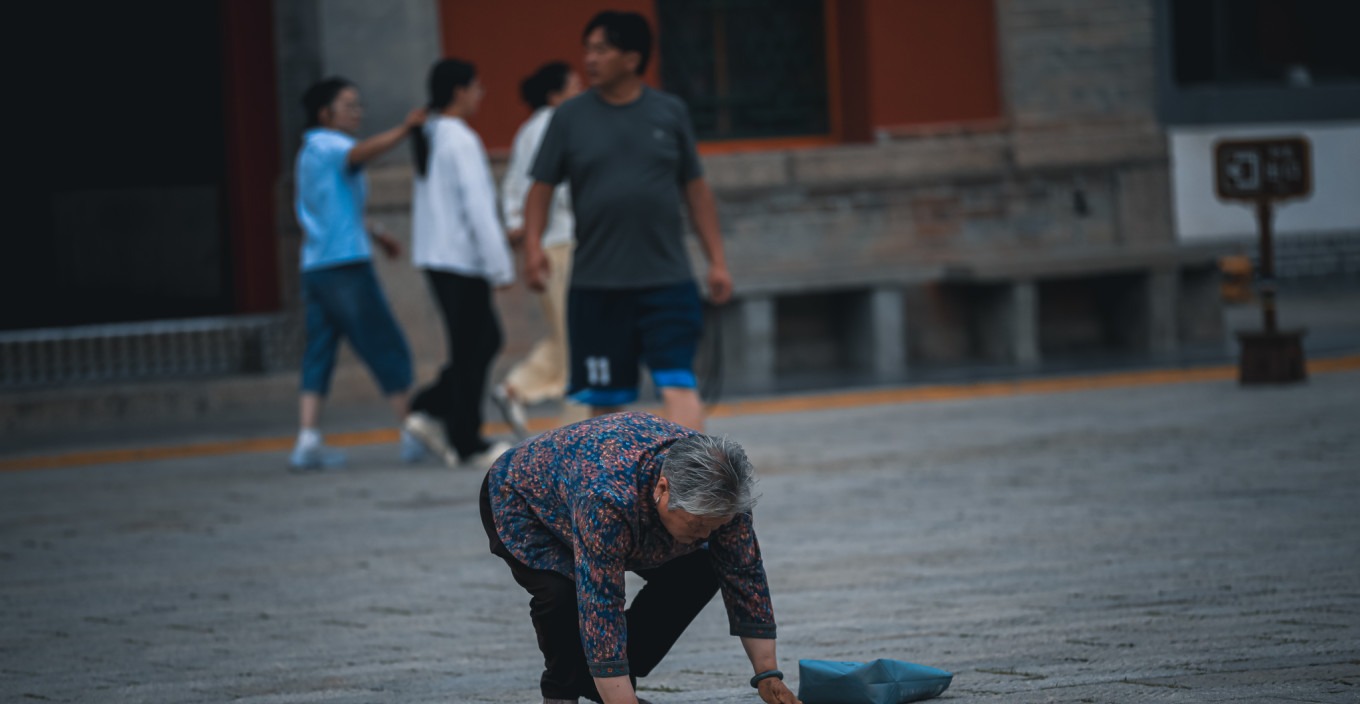Devotees prostrating in front of the stupas