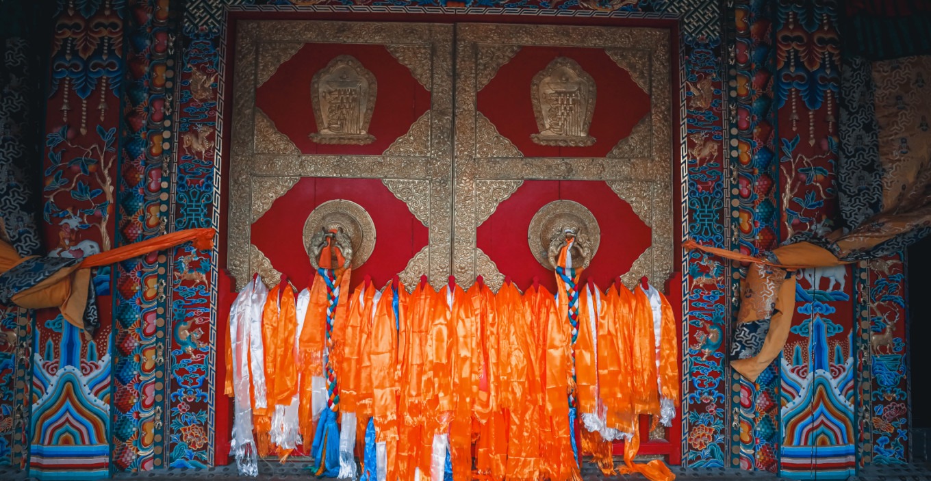 White dagoba and prayer flags at Tar Temple