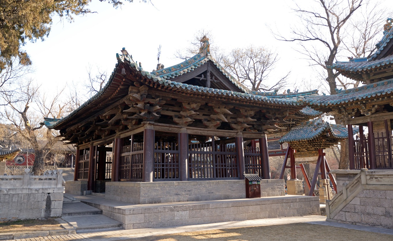 Offering Hall with lattice grilles and plaque