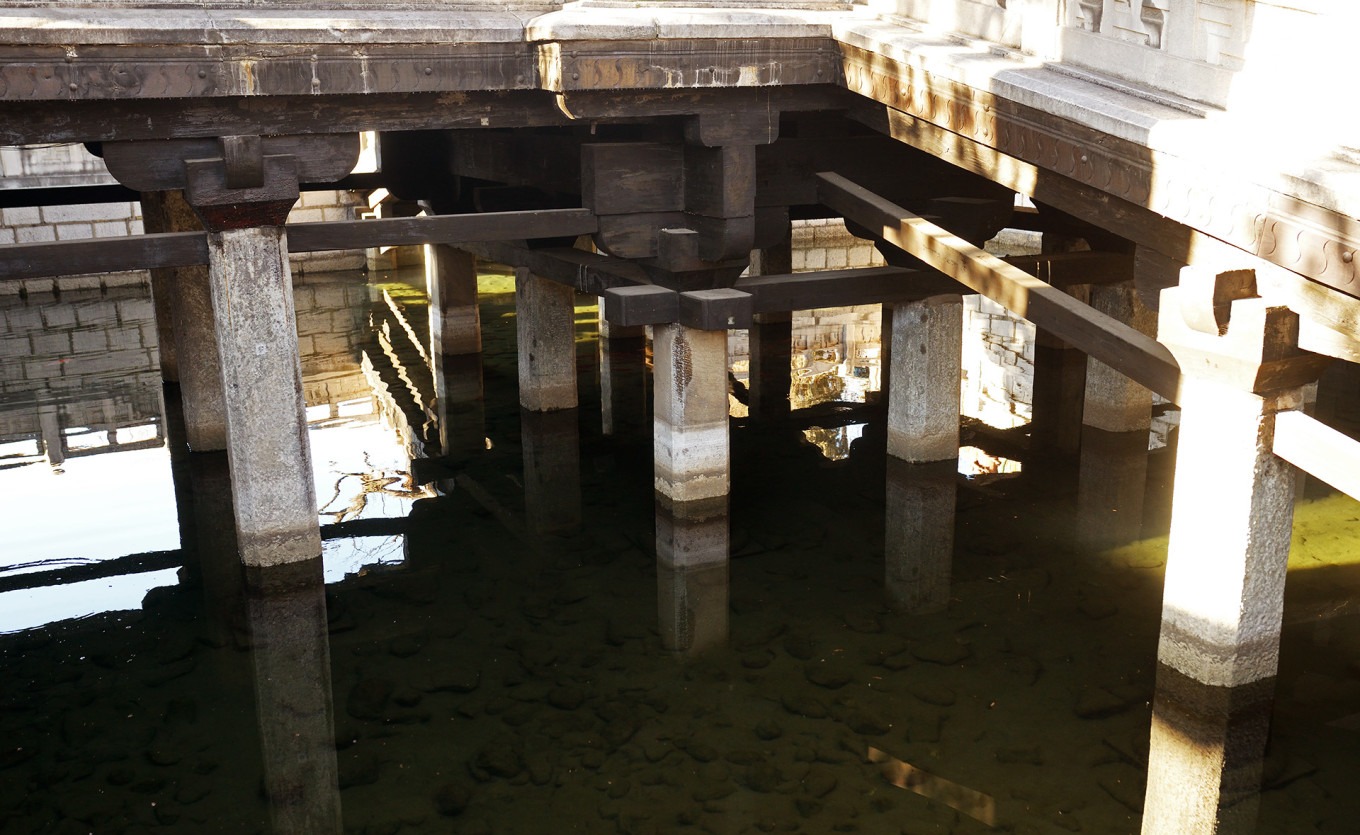 Close-up of Flying Bridge stone columns and capitals